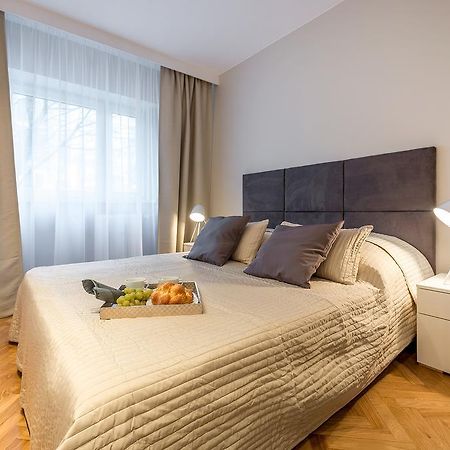 P&O Apartments Emilii Plater ワルシャワ 部屋 写真