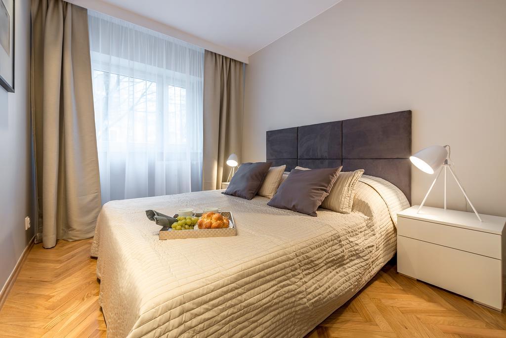P&O Apartments Emilii Plater ワルシャワ 部屋 写真